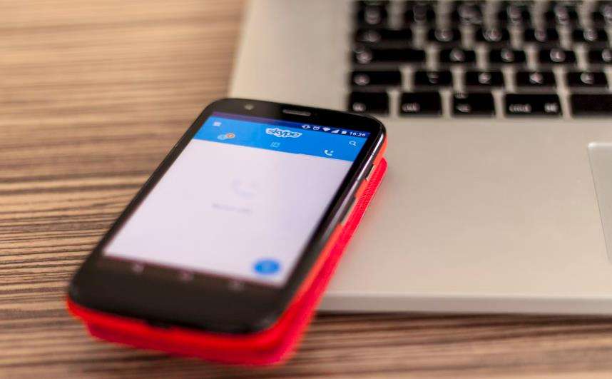 Choosing the Perfect Phone Solution for Your Business: Google Voice vs. Skype